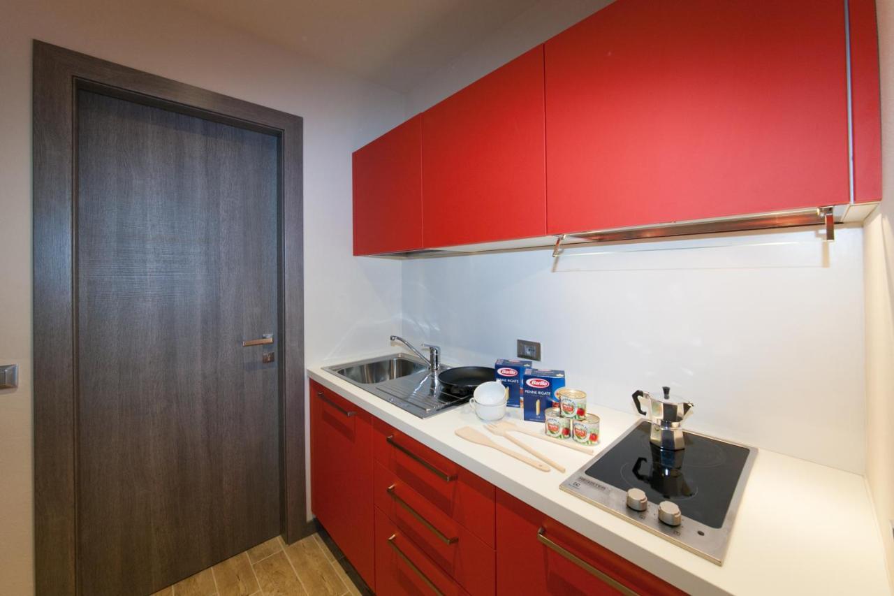 International Rooms & Apartments Сірміоне Екстер'єр фото