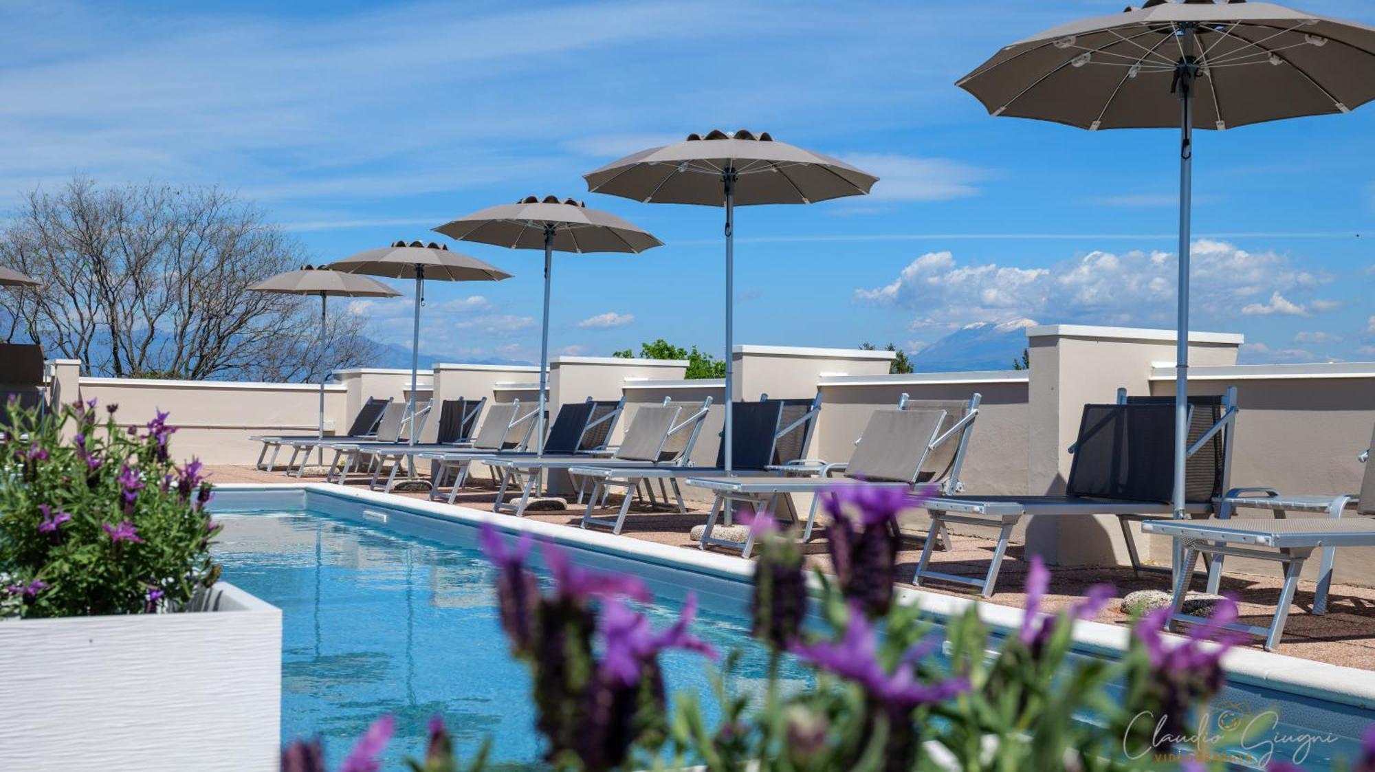 International Rooms & Apartments Сірміоне Екстер'єр фото
